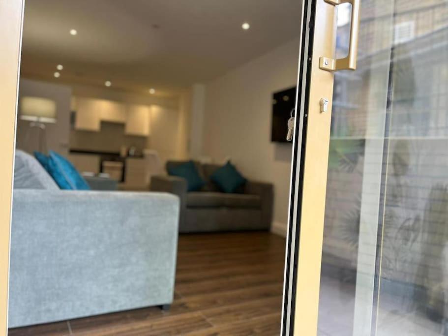 Spacious, Bright & Modern 1 & 2 Bed Apartments At Sligo House - Central Watford Watford  Eksteriør bilde